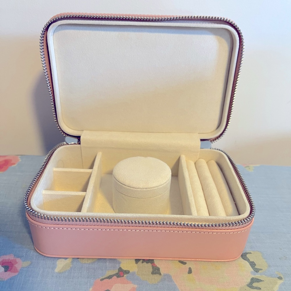 NWOT wolf leather jewelry box